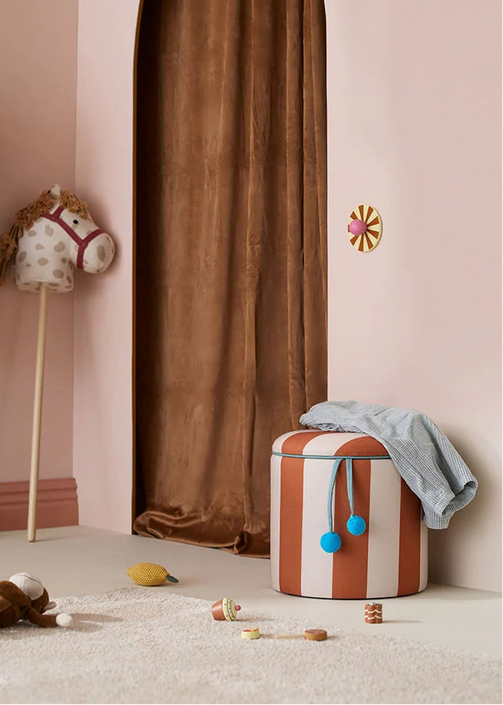 Kids Concept opbergberg poef brown f