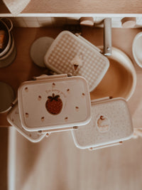 Mrs Ertha lunchbox Bouquet silhouette