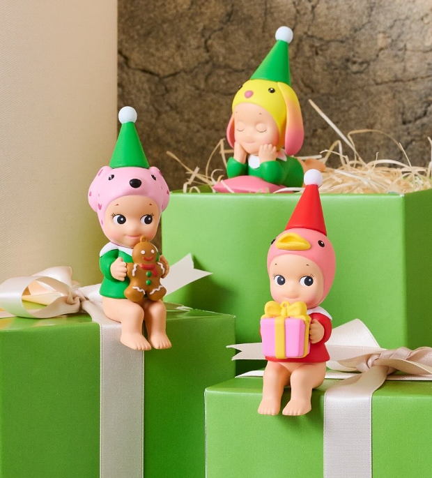 Sonny Angel Santa's little helper