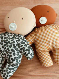 We are gommu mini baby pop soft almond 16 cm 0 mnd+