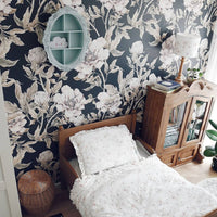 Dekornik behang sample Peonies navy blue