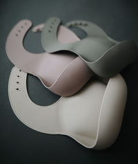 Mushie silicone slab Silver Sage