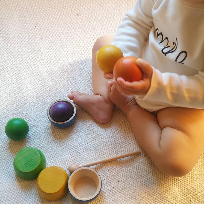Grapat 12 regenboog bakjes met ballen 18 mnd+ kopen