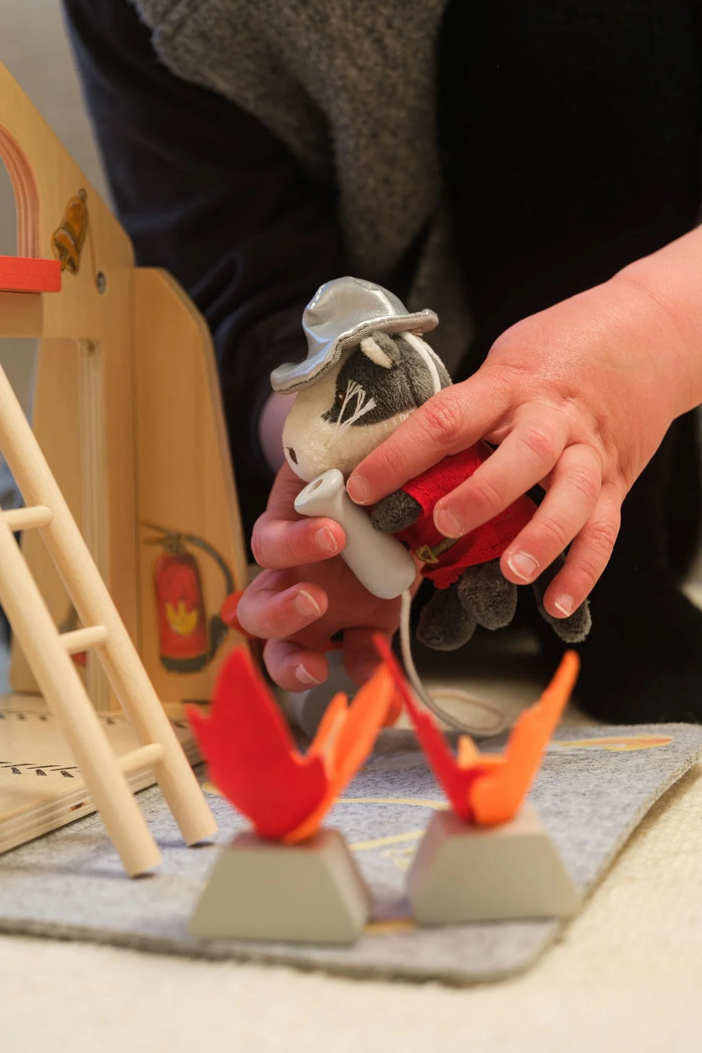 Egmont Toys vilten huisje brandweerkazerne met miniatuurvriendje 18 mnd+ beukenhout + plywood + berkenhout + MDF