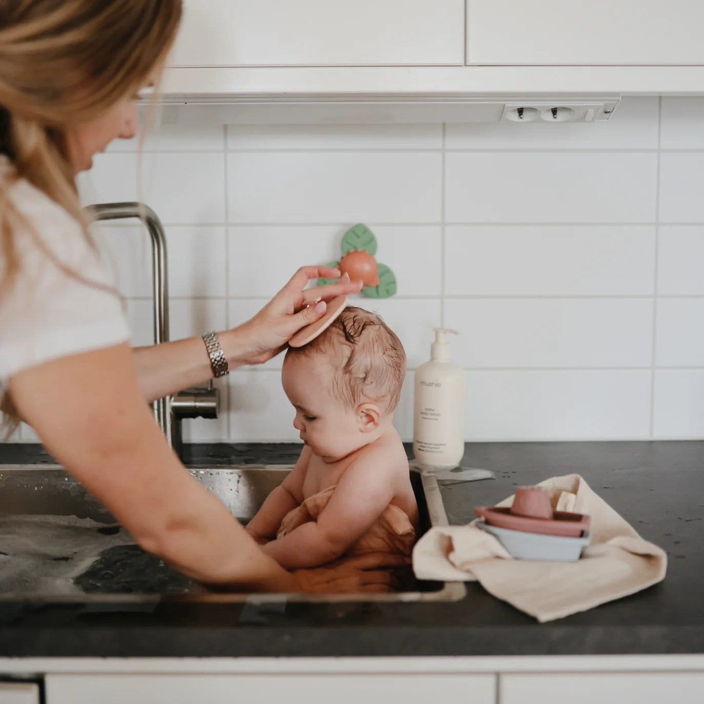 Mushie babyborstel set blush shifting sand 0 mnd+
