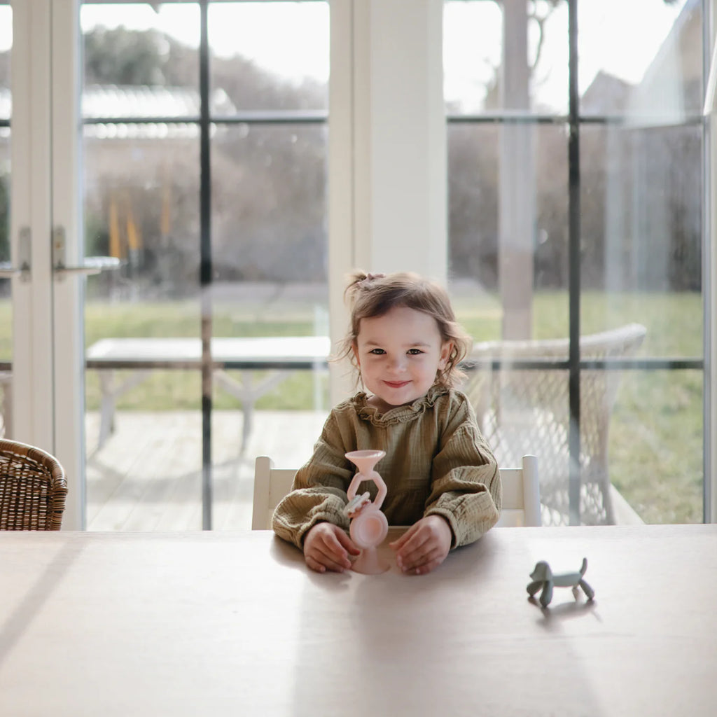 Mushie babyspeeltje hexapop met zuignap blush 10 mnd+ 100% siliconen