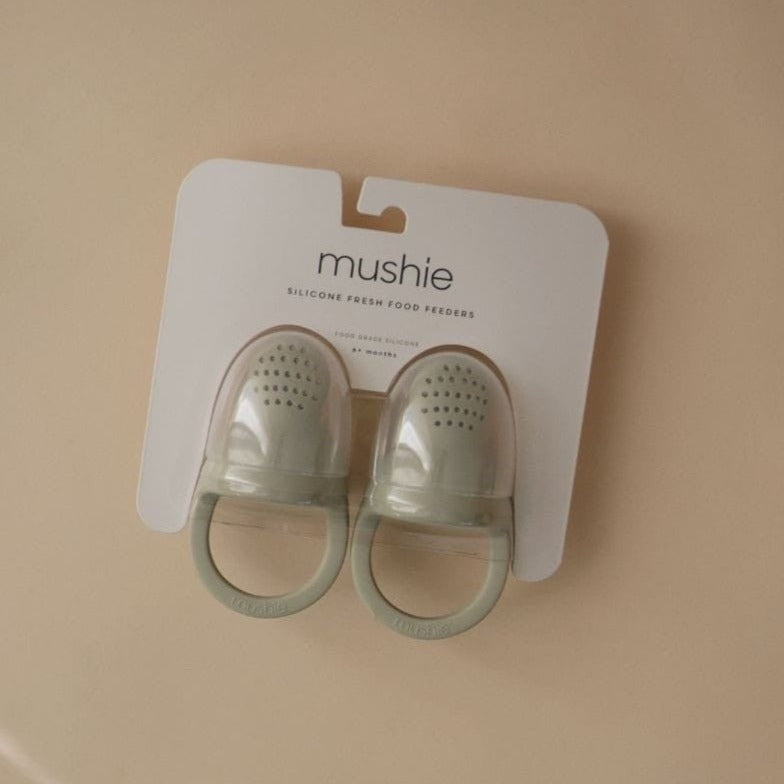 Mushie fruitspeen cambridge blue kopen