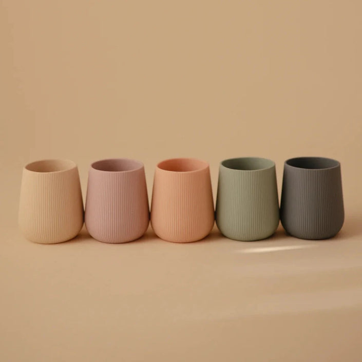 Mushie siliconen oefenbeker cambridge blue 6 mnd+