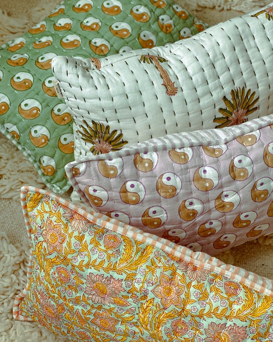 Unknown Stories kussen YinYang lavender