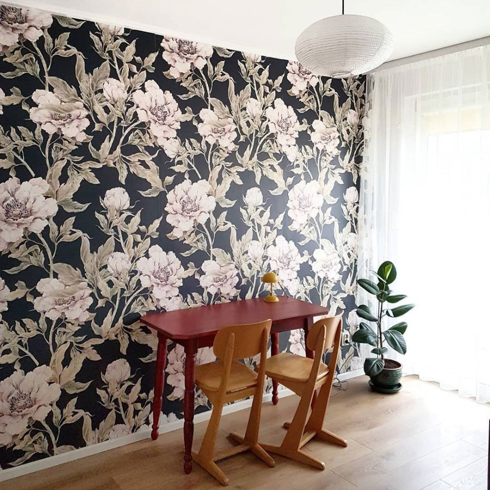 Dekornik behang sample Peonies navy blue