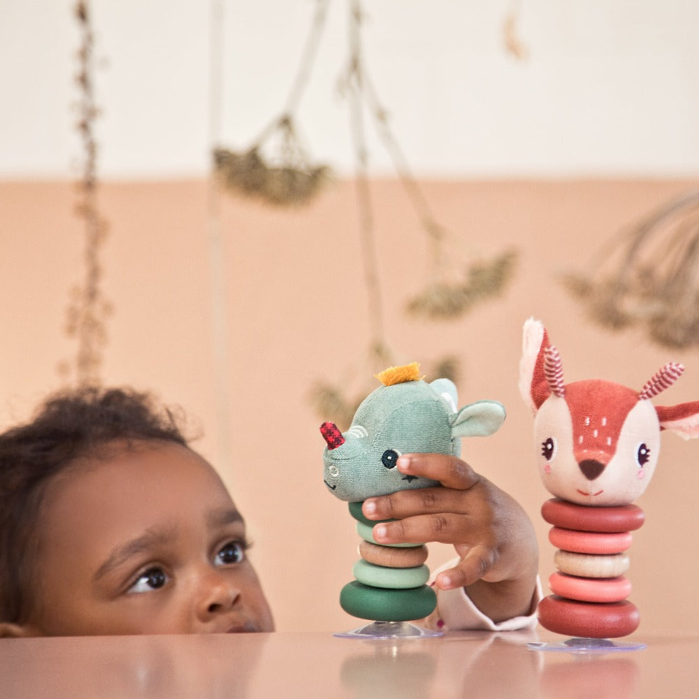 Lilliputiens rammelaar met zuignap Stella 6 mnd+ FSC hout + 100% polyester