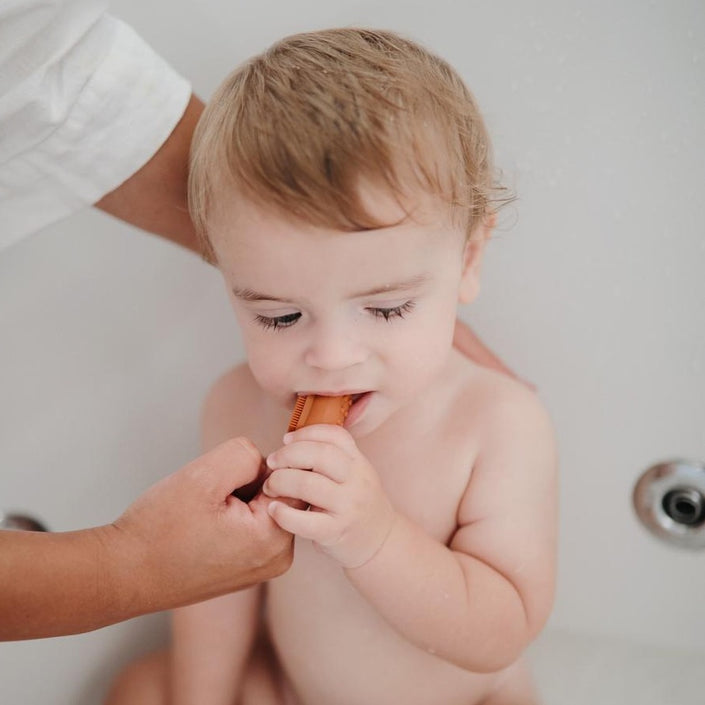 Mushie baby tandenborstel sand clay