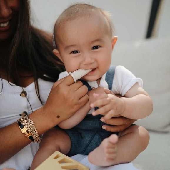 Mushie baby tandenborstel sand clay